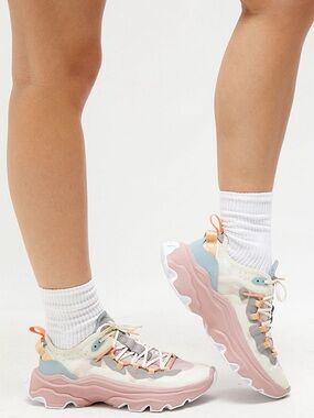 Sorel Kinetic Breakthru sneaker in chalk eraser pink size US 7